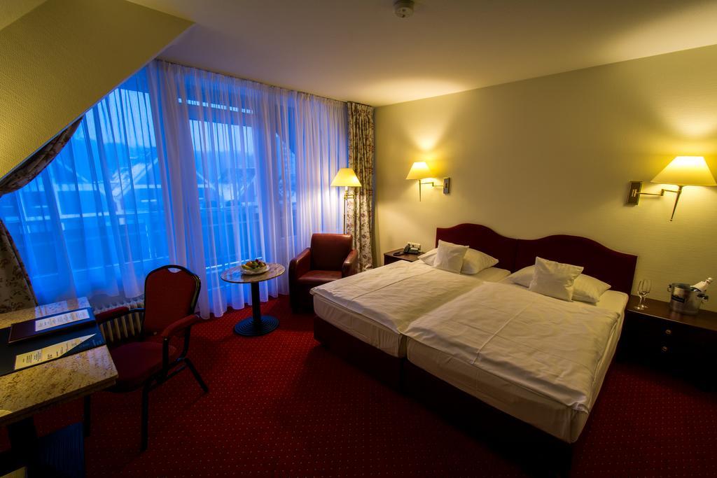 Sachsenwald Hotel Reinbek Exterior photo